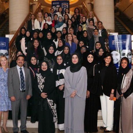 حاصل على البكالوريوس في التــسـو يق و مستشارة تحليل فني لأسواق المال العربية والعالمية ومحاضر للتدريب على التحليل الفني والنفسي والسلوكي لاسواق الخليج ..