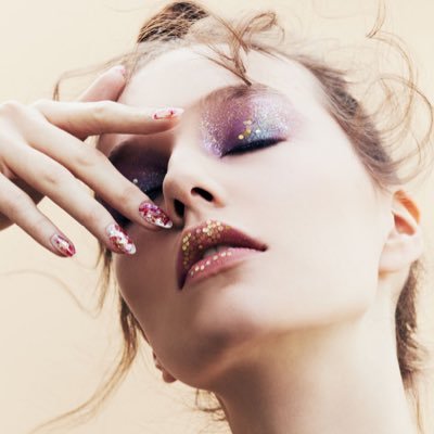 Beauty + Fashion photographer based in Los Angeles. Always being inspired by the beauty around me.
