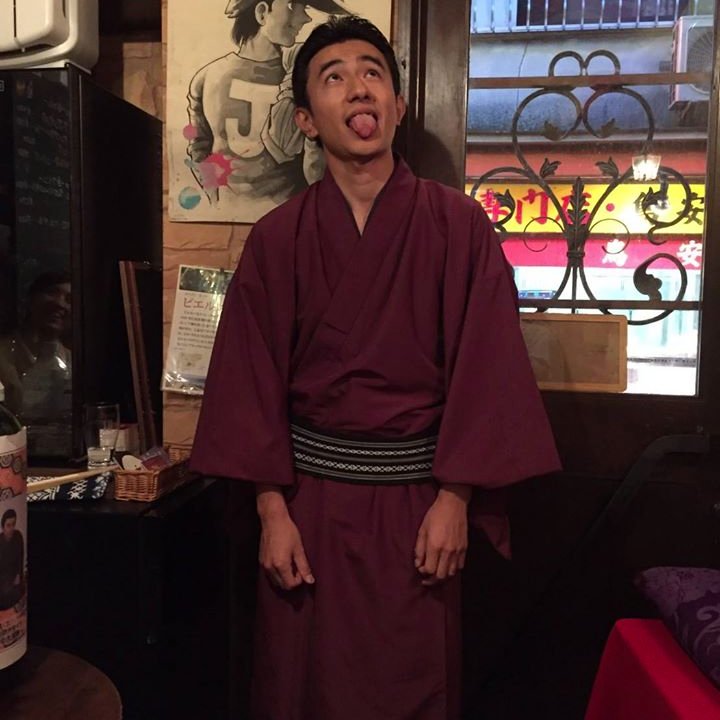 ネットショップ1220店主。 落語とお酒と野球をほどほどに愛するバツイチアラサー男子。
アマチュアで落語もやってます。
たまに阿佐ヶ谷のワインバルでも働いてます。