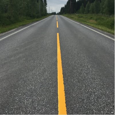 Fiksjonell fylkespolitikar som elskar regional utvikling og planlegging. Kvitrer om fylkeskommunen, demokratiet, kjærleiken og livet.