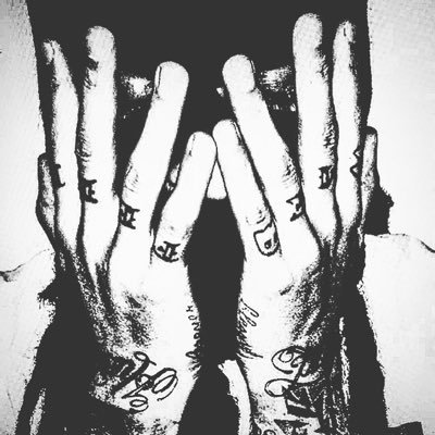 skinny_1997's profile picture. ‏عليكِ السلامُ يـ روحاً وددتُ بقآؤها ؛ أنتي لـ جنةِ الله سابقه ؛ وانا بإذن الله لاحق 🌹🖤