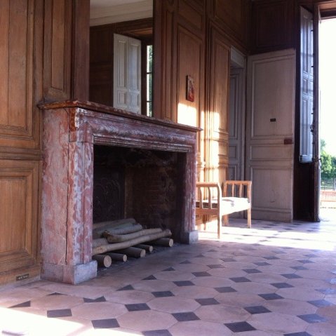Le pavillon de la Muette, en forêt de Saint Germain, est un monument historique en cours de restauration. (voir le site)