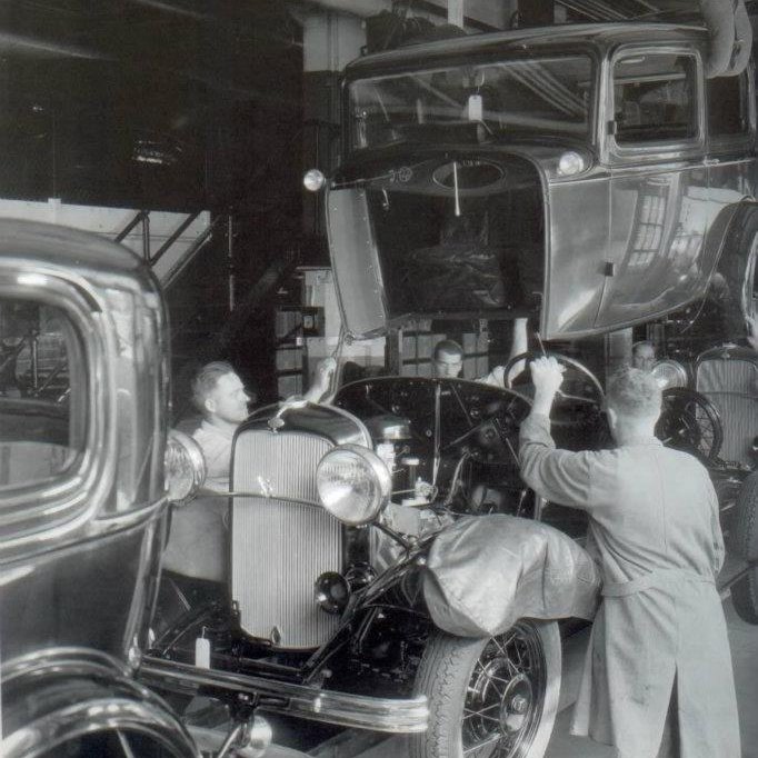 helberg_greg's profile picture. Trusted, likable, witty, wise guy. A true Boy Scout. Possibly the last one.