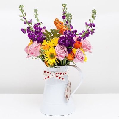 Shabbychic flower cart & florist, unit 11 Blooming Flower Tea Room @ The ArtWorks Elephant popup, Tel:07985593543 flowers@marcelablooms.com