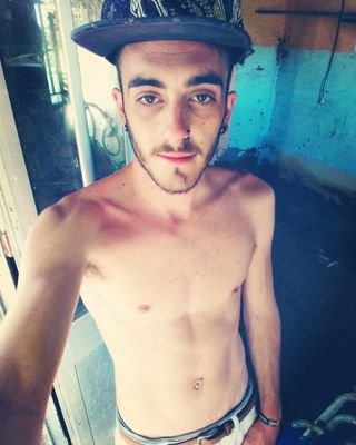 21
Vivo la vida a mi manera, la musica que nunca pare de sonar, no dejes para el final lo que puedes hacer ahora. instagram: @albeertoobeetoo