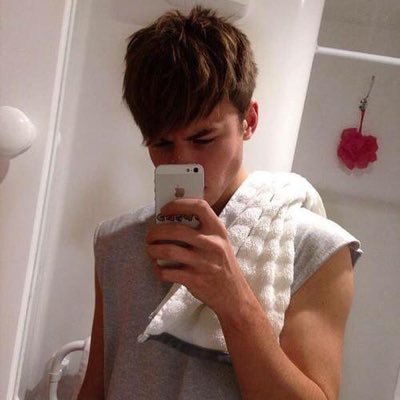 hgregrpgwhc's profile picture. suce ma queue