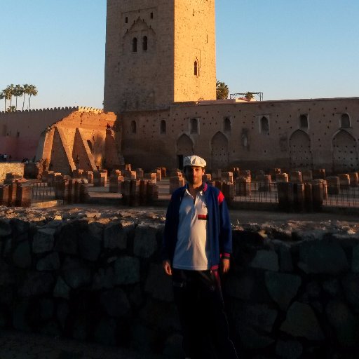 hervazquez's profile picture. Papá de Helena, Sanlorencista, Camisero, Profesor de Ciencias Económicas, Amigo de sus amigos.