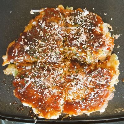 Pausing okonomiyaki to teach the secrets of @mooonbread.