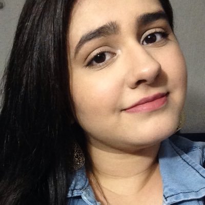Fotógrafa e apaixonada pelo o que faz. ''Em toda direção que olho, faço o enquadramento. Não tenho duas vidas, é uma única.''