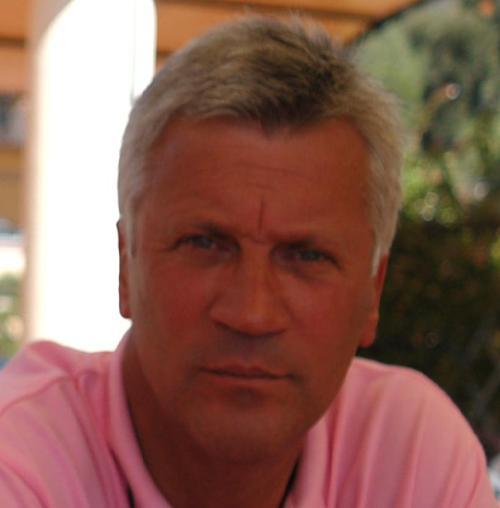 Auteur van de literaire roman Mores Pecunia, redacteur, columnist en voorzitter van de VVD-gemeenteraadsfractie in Valkenburg a/d Geul.