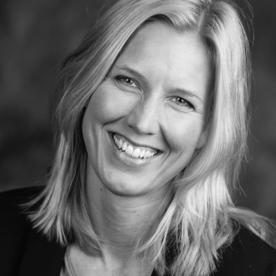 Aktiv mamma og M.Sc. i mat og helse. Opptatt av bærekraftig mat og liker å eksperimentere med (trygg) mat. Musikkavhengig og liker system/logikk og kontraster.