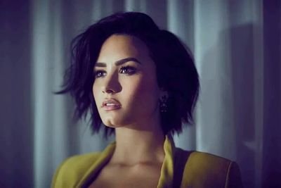 • Perfil destinado a Lovatics que ajudam em votações e tags.
(SDV, é só pedir)