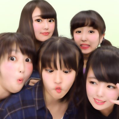 Vo.みきは@xxx_mikiha0516 Gt.あみ@amipom_caffe Ba.ほのか@TOMOE0106 Dr.あみ@_amiii30 key.りな@rina2646