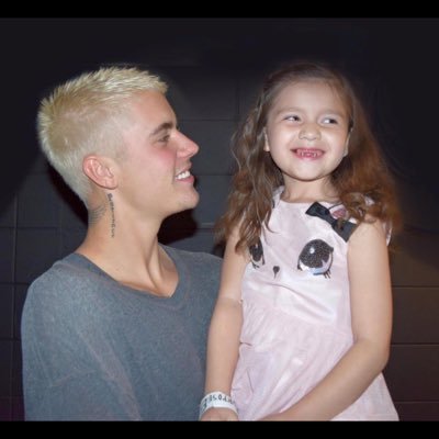 Belieber_1DSlay's profile picture. One Direction always in my heart! Toujours debout jamais à genou, Directioner et Belieber jusqu'au bout! Justin,Zayn and 1D are an amazing voice ! #ZquadToo