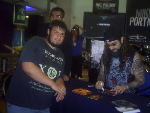 Un ser errante con diversos gustos como TCGs, mangas y comics, musica rock y metal,  videojuegos y series