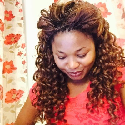 JuliaUmunna's profile picture. 