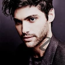 I am Alec Lightwood I am. Badass Shadowhunter I am a bother and son I will keep people safe like mudans (RP single gay tmi )