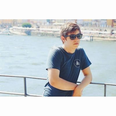 17 anos
05/04
Snapchat: tigasp99
Facebook:.tiago miguel
Youtube: Né & Tigas
• 1D | SHAWN | JB | ADAM LAMBERT