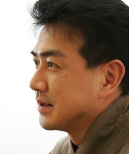 yamamoto_kimono's profile picture. （和裁士 ：袈裟／袋／衣）「やまもと工藝」を主宰。仕立てを中心とした衣作りの依頼をたまわりサポートしている。　 和裁教室や着付教室を開設し各産地の着物の紹介をしています。 　 日本和裁技術コンクール：内閣総理大臣賞、 著書：繊研新聞社／季刊きもの（連載）新・和裁入門、淡交社／なごみ（連載）