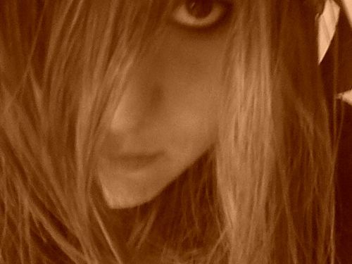 hmmmm, my name is katlyn...i think...im 15...weird is my middle name....lalalalala...OOOHHH if your wondering what my username means it my bands name :3