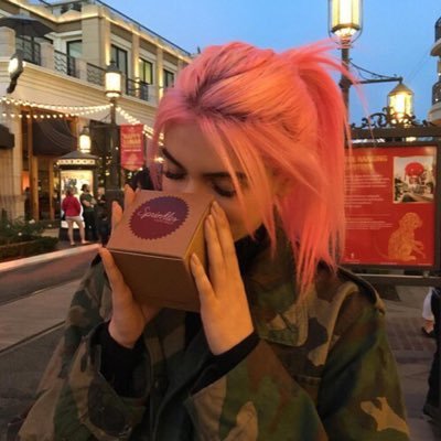 maryrpgld's profile picture. on s'aimait avec maladresse et baisait avec romantisme, on s'envoyait en l'air jusqu'à oublier que nos pieds étaient sur terre.