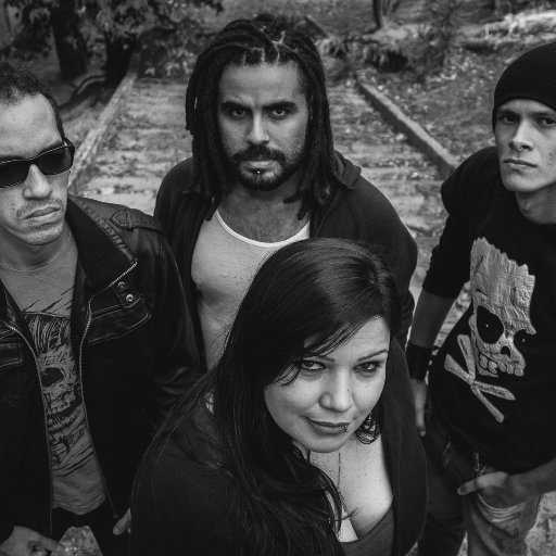 Banda de rock do Rio de Janeiro. Vocal - Elza, Bateria - Isaque, Baixo - Klaus, Guitarra - Diogo.