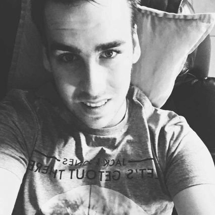 loan_schmitz2's profile picture. Instagram-- https://t.co/0mXgQ7K82t