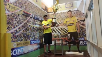 carlitosygl's profile picture. Dentista