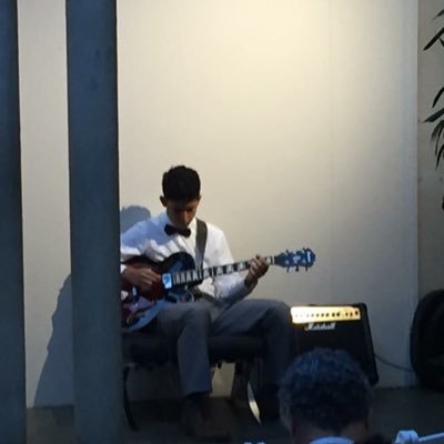 jessejuice16's profile picture. LHS junior, I love guitar