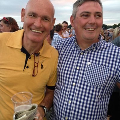father of 3 girls , Born winner and hates losing, loves casual clothing ,Wrexham Fc and my family