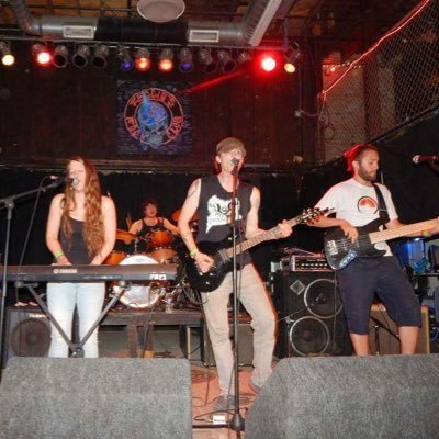 TheHeavyHearses's profile picture. Psych/metal band out of Chicago led by @jamiedull.