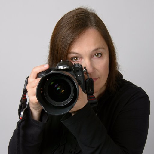 Commercial, wedding & portrait photographer / high-end retoucher