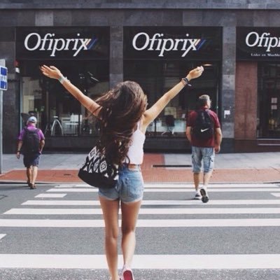 beahernica's profile picture. Seré breve