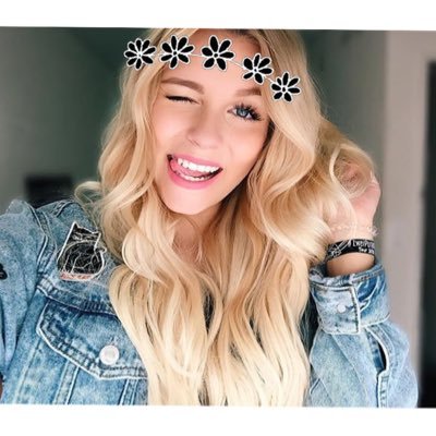 LisaBeetch_'s profile picture. Beauty & Fashion Fashion & Lifestyle Modedesigner & Labels Magazine Models