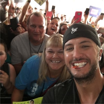 Selfie with Luke June 24/16 Happily married with two grown sons! I won Fan of the Year on Luke's App Dec. 9/16! Cabelas selfie/M&G Oct 26/17! M&G Sept 5/19💙!!