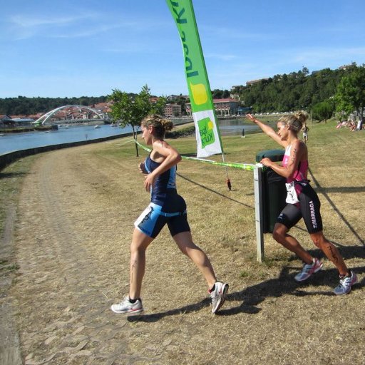 En el mes de julio de cada año y bajo las distancias de 2.5km a pie+1000m de natacion + 2.5km  a pie puedes participar en el Acuatlon de Plentzia