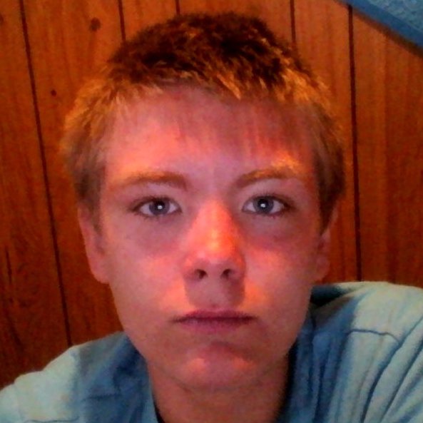 Im single,smart and buff. I like any female thats nice and smart and that doesnt bring their self down because theirs so many mean peeps why be mean to yourself