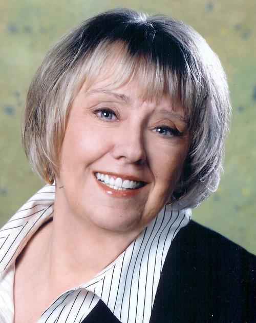 playzwithpaper's profile picture. If it's paper, ink, stamps and bling I am there!