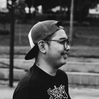 aditpurna's profile picture. Ambivert.