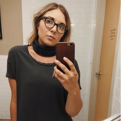 alexamackenz's profile picture. 