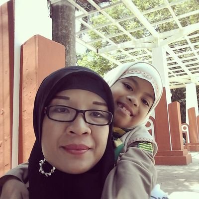 chrissyfara's profile picture. nice ñ wise