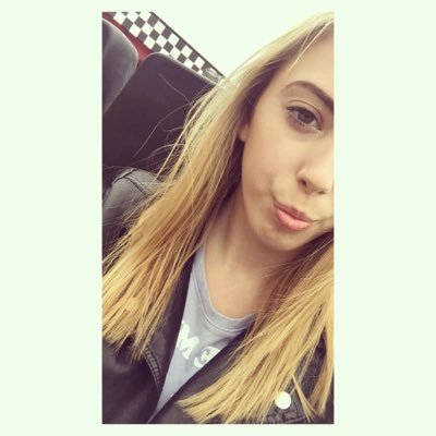 sxmith's profile picture. just an 18 year old whinging about life