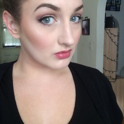 beVogemakeup's profile picture. love • life • makeup