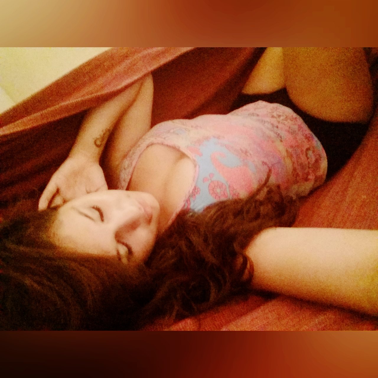 Ela faz Vc perder a linha
até djc cai na lábia dela..♡