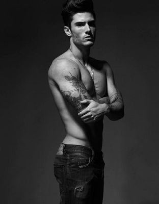 Diegoldx's profile picture. Moon dust in your lungs, stars in your eyes