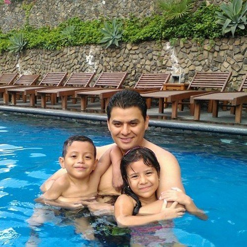 RigoUrbinaR's profile picture. Soy muy feliz con Mis Amores !!! 

Pastor por misericordia del Señor.

Conductor de Televisión Cristiana, #Canal27, El Canal de la Esperanza, Guatemala