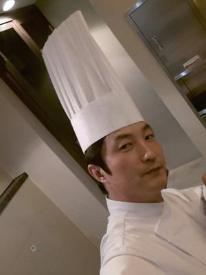 Hello, nice to meet you. I'm a hotel chef. The working American cuisine European cuisine restaurant in Korea