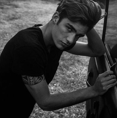 davidrpglosa's profile picture. toujours prêt à tirer cartouche elle en redemande elle kiffe mon double décimètre 