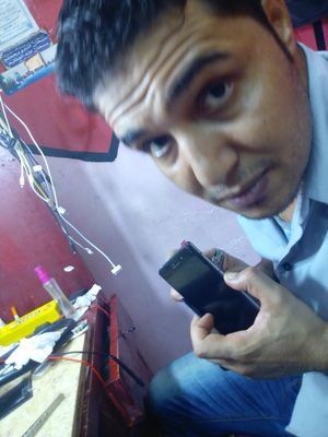 ABO_AZEZ's profile picture. ‏عجبـــــا لــمــا يحـــــدث لــنــا
 
 فكلمــا أقتــربنـا مــن شخــص فـارقــناه
 
 وكلمــا أحببنــا شــيء فقــدنـاه
 ...وكلما ابتسمنا ابكتنا الحياه..