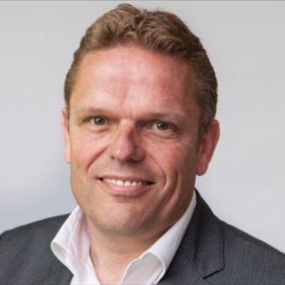 Getrouwd. Vader van 3 zonen. Salesmanager. Trainer en teamleider bij voetbal. Ajax, wielrennen en nog wel wat sporten. Tweet op persoonlijke titel